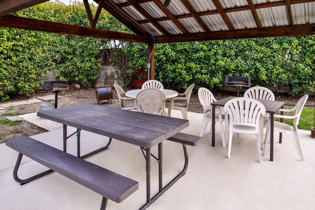 Americas Best Value Inn Buda Εξωτερικό φωτογραφία