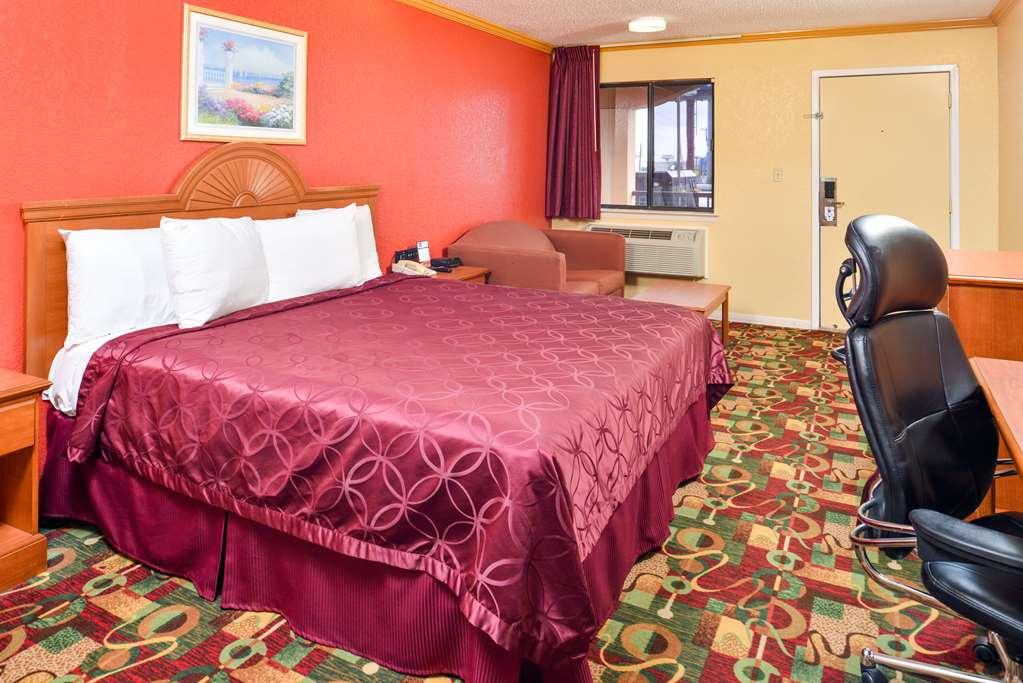 Americas Best Value Inn Buda Εξωτερικό φωτογραφία