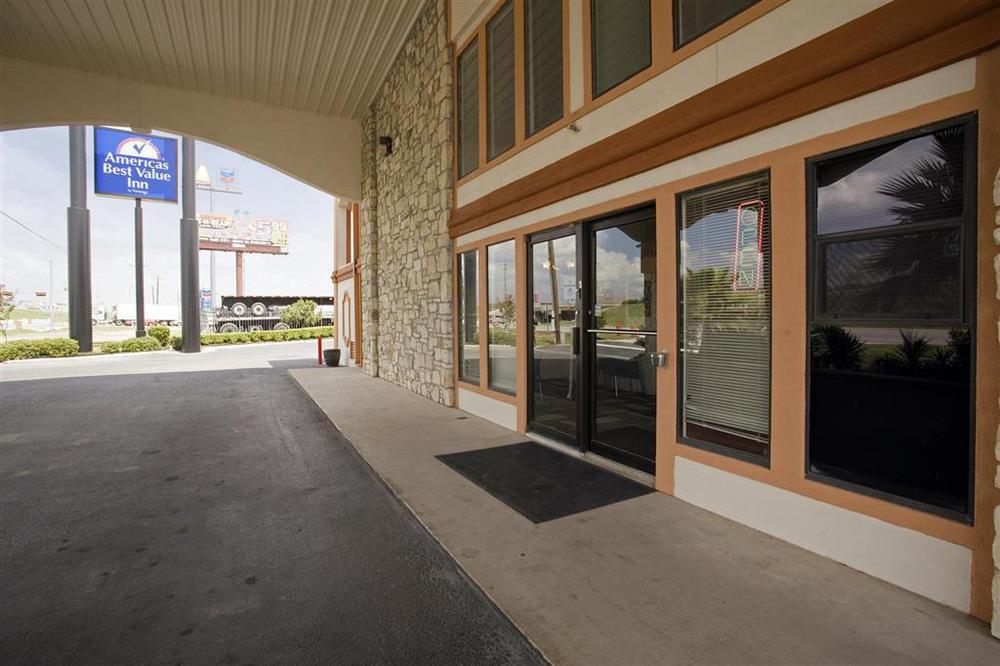 Americas Best Value Inn Buda Εξωτερικό φωτογραφία