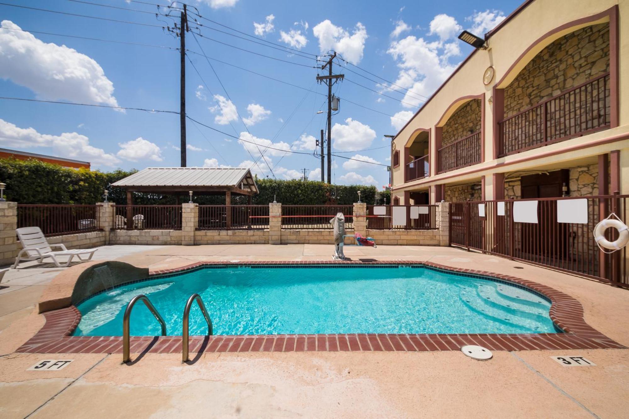 Americas Best Value Inn Buda Εξωτερικό φωτογραφία