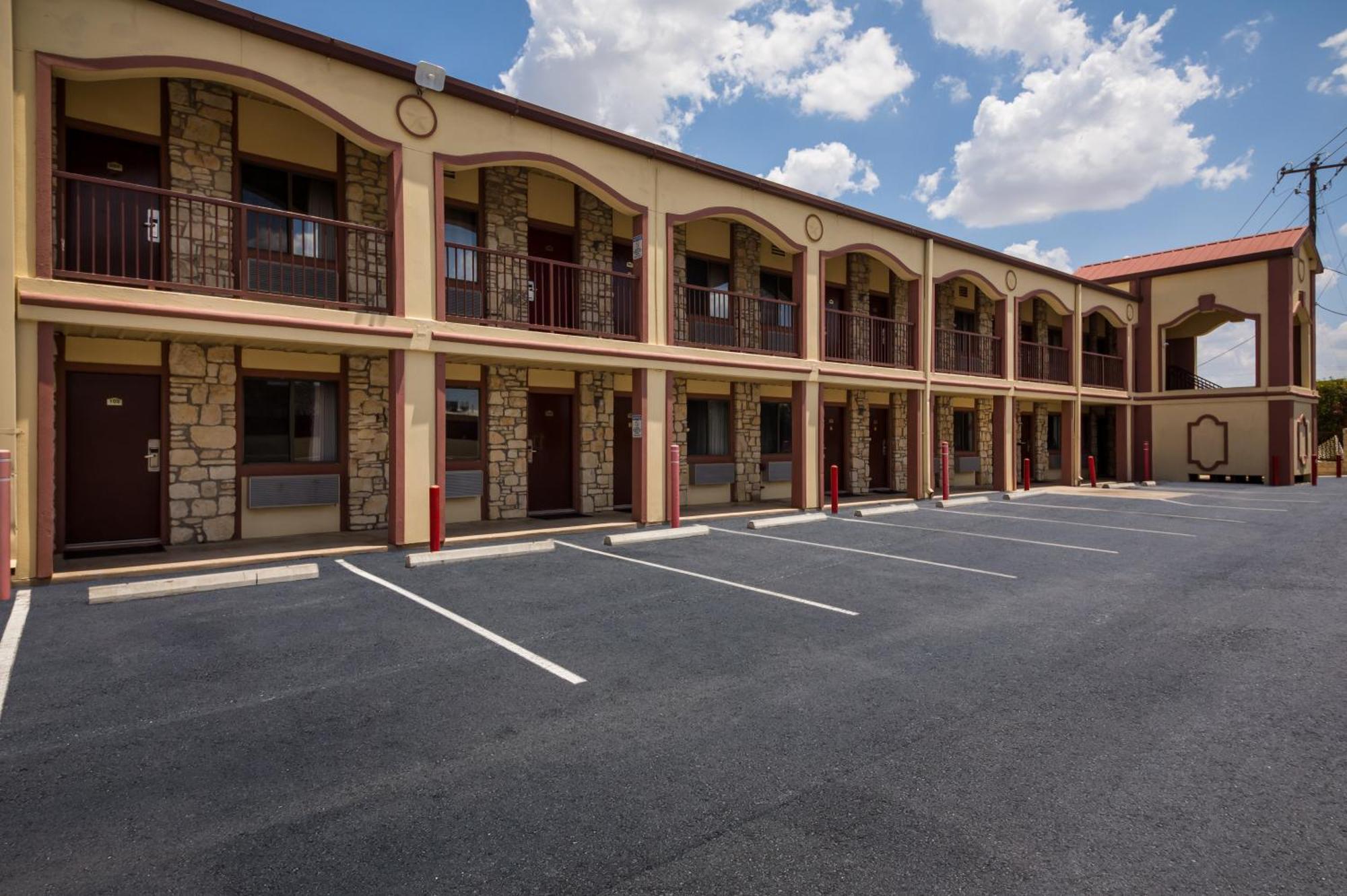 Americas Best Value Inn Buda Εξωτερικό φωτογραφία