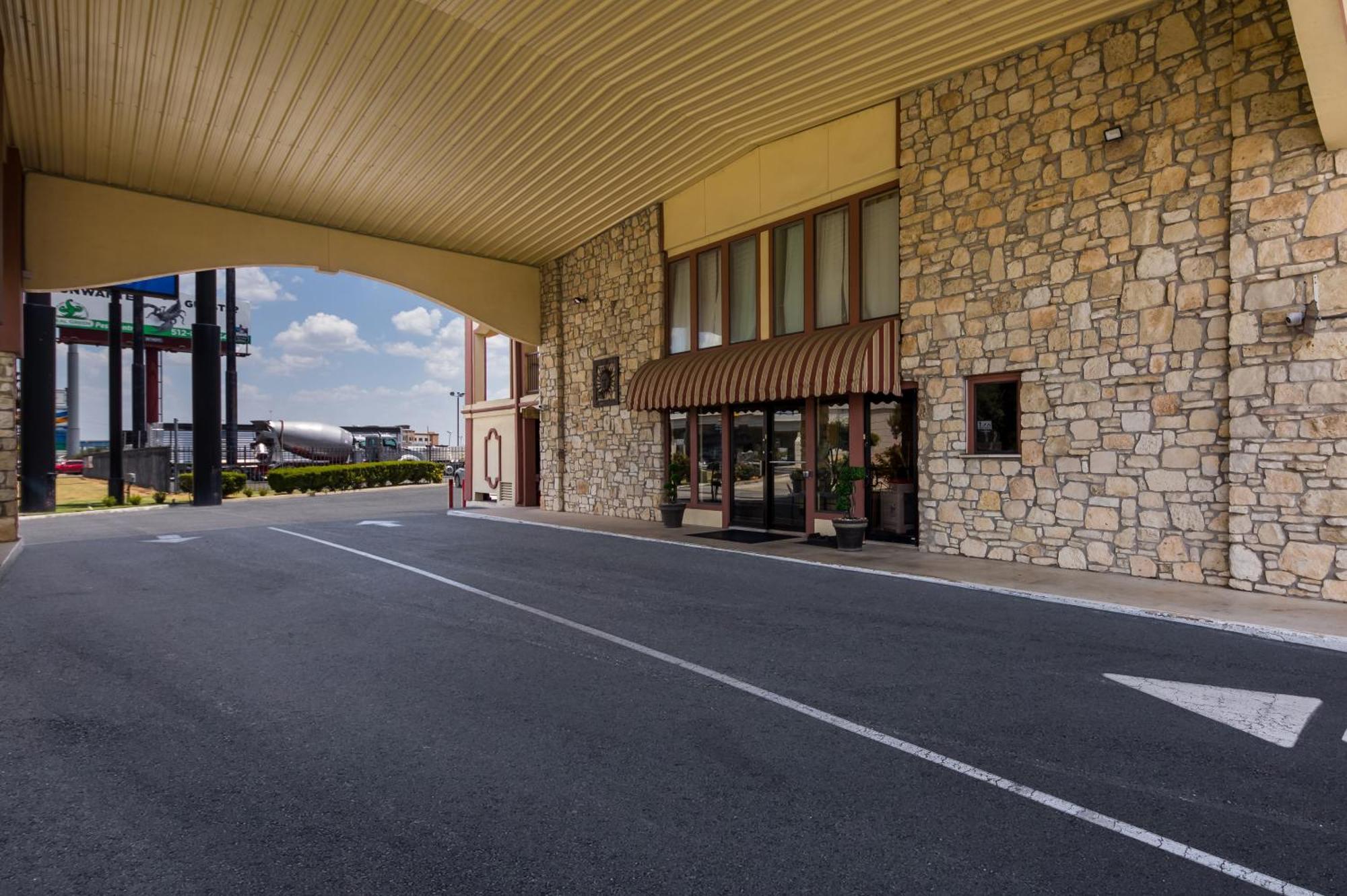 Americas Best Value Inn Buda Εξωτερικό φωτογραφία