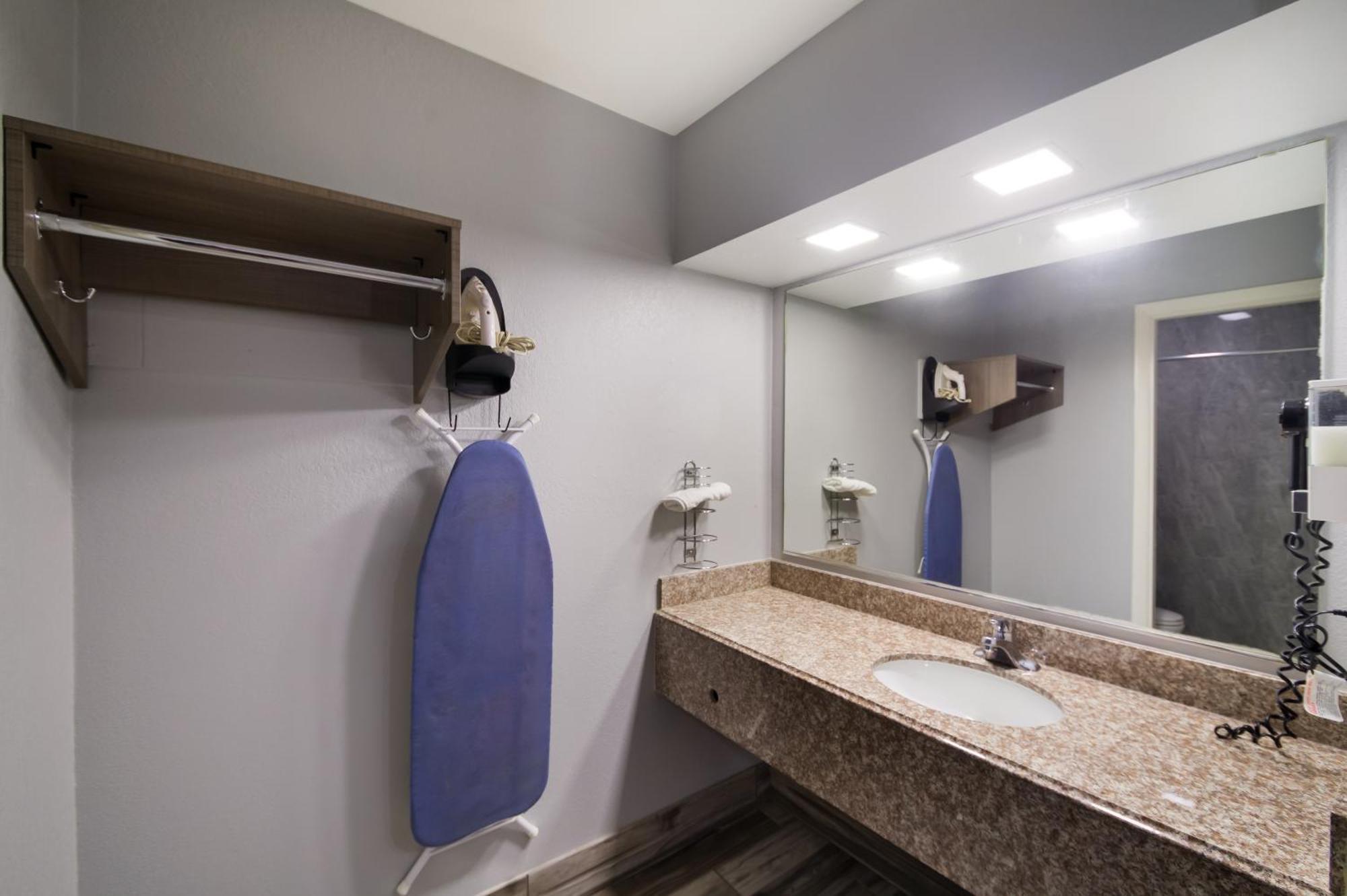Americas Best Value Inn Buda Εξωτερικό φωτογραφία