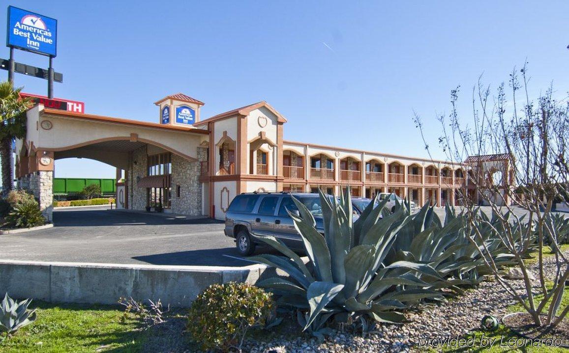 Americas Best Value Inn Buda Εξωτερικό φωτογραφία