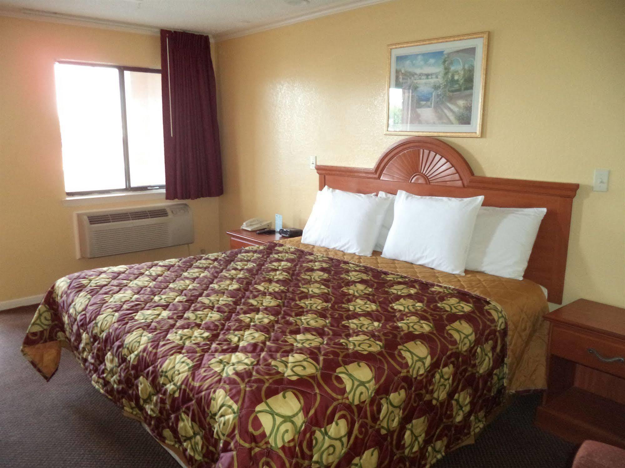 Americas Best Value Inn Buda Εξωτερικό φωτογραφία