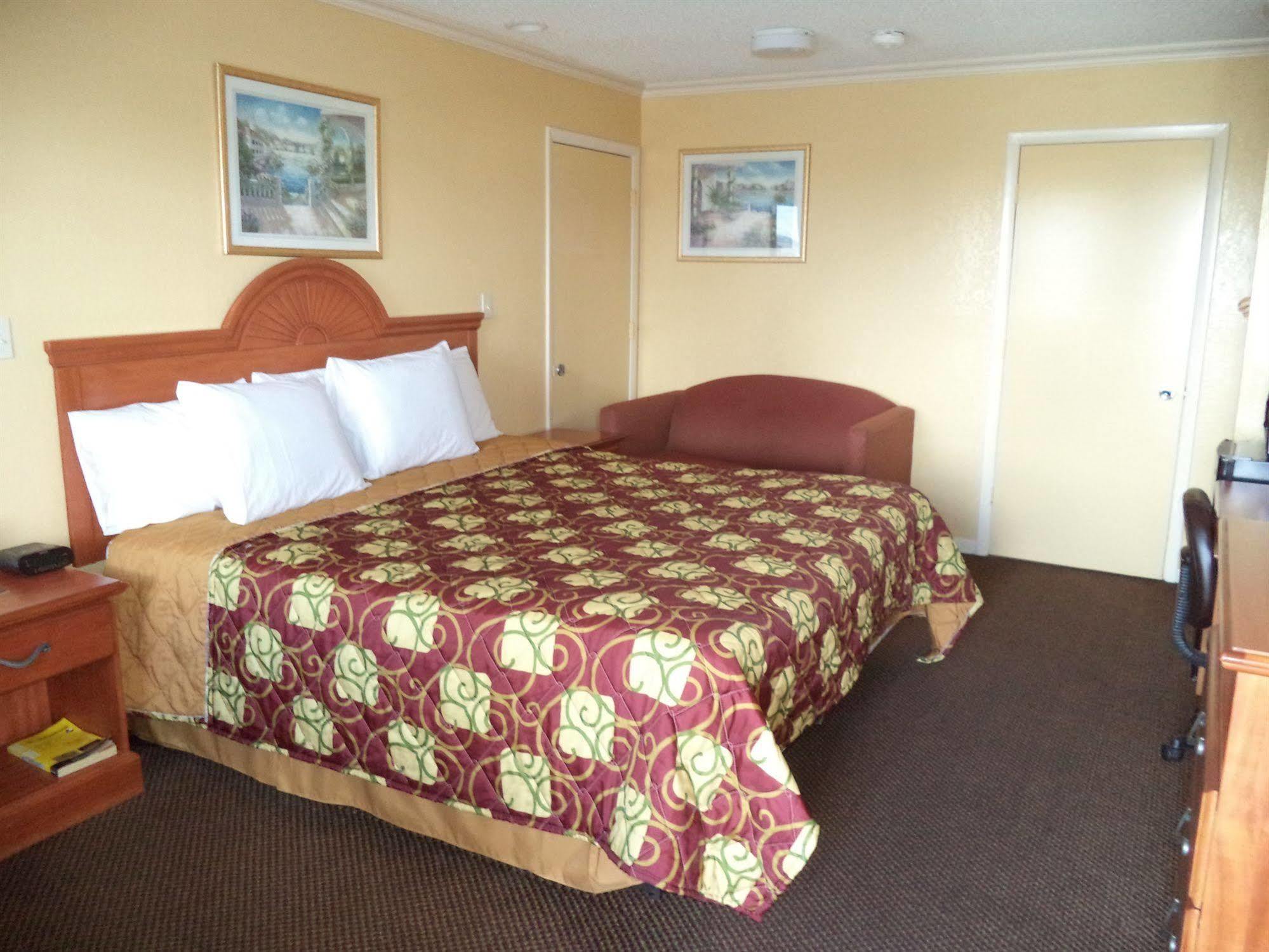 Americas Best Value Inn Buda Εξωτερικό φωτογραφία